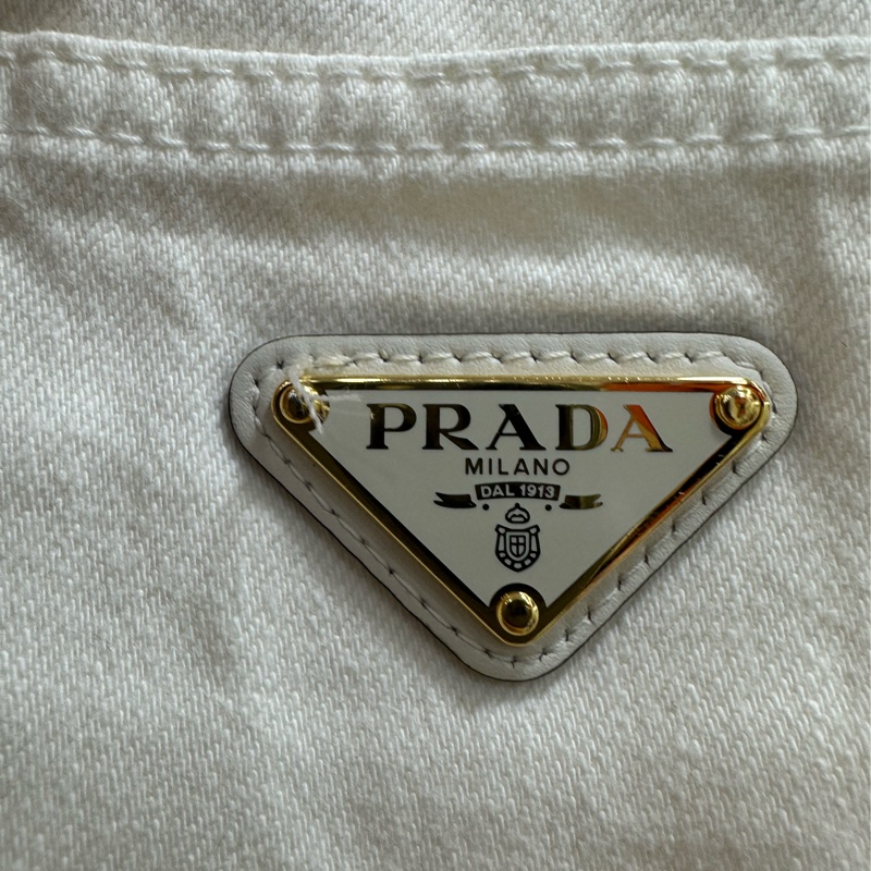 Prada/Prada 背後三角標純色牛仔短裙 36碼-3