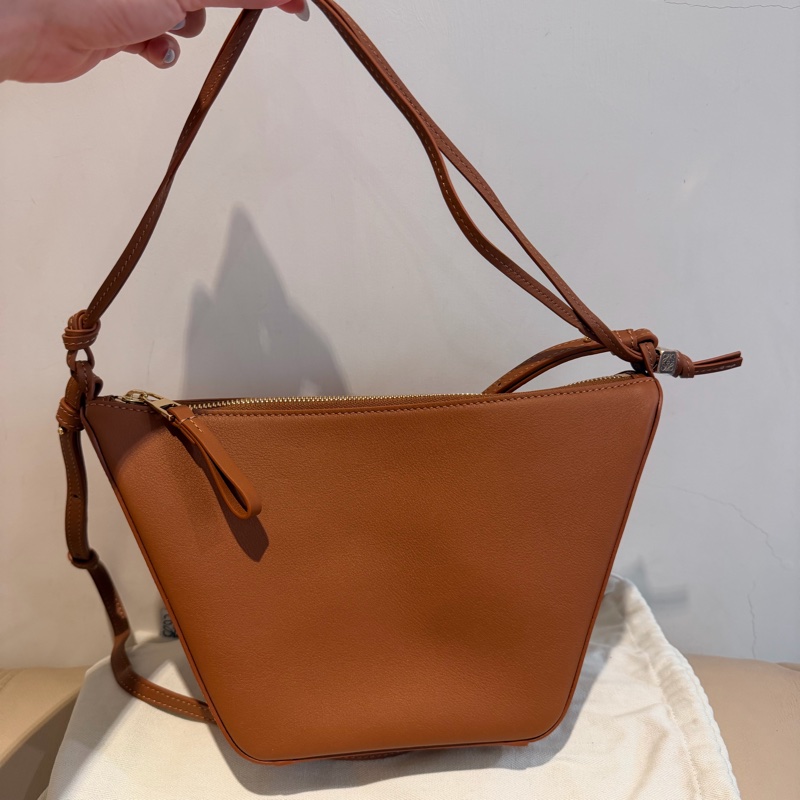 全新✨LOEWE Mini Hammock hobo 棕色-4