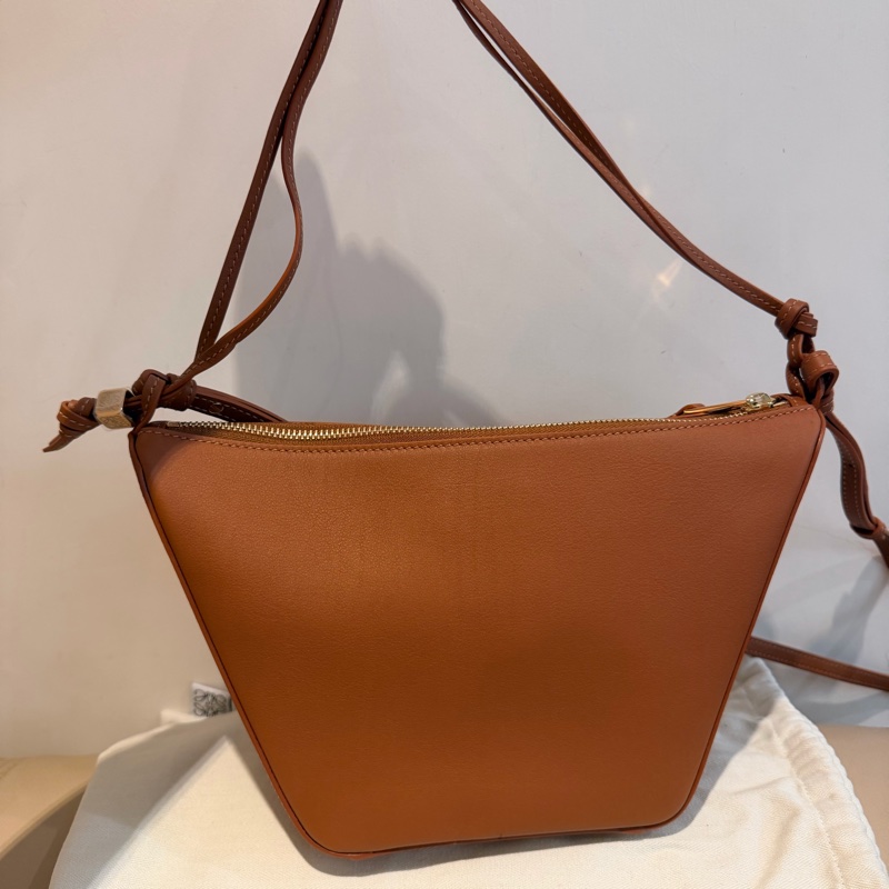 全新✨LOEWE Mini Hammock hobo 棕色-14
