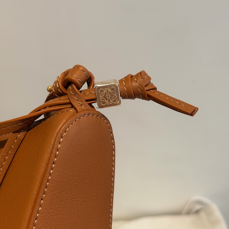 全新✨LOEWE Mini Hammock hobo 棕色-17