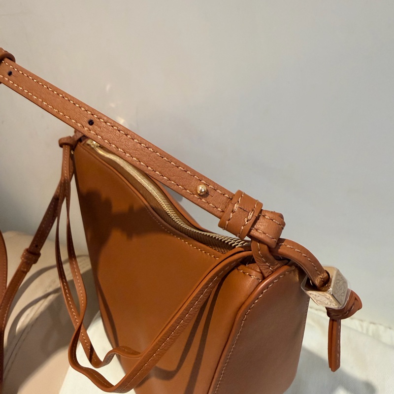 全新✨LOEWE Mini Hammock hobo 棕色-20