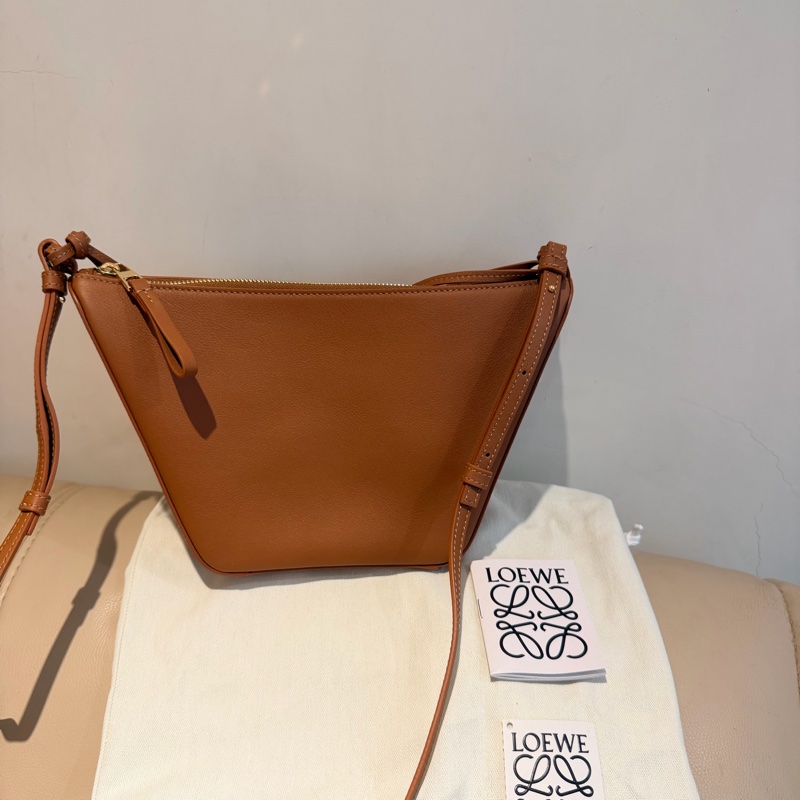 全新✨LOEWE Mini Hammock hobo 棕色-21