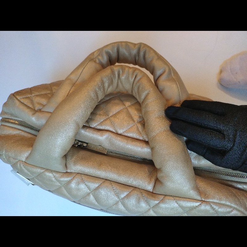 Chanel 金色皮革大保齡球包 cocoon-12