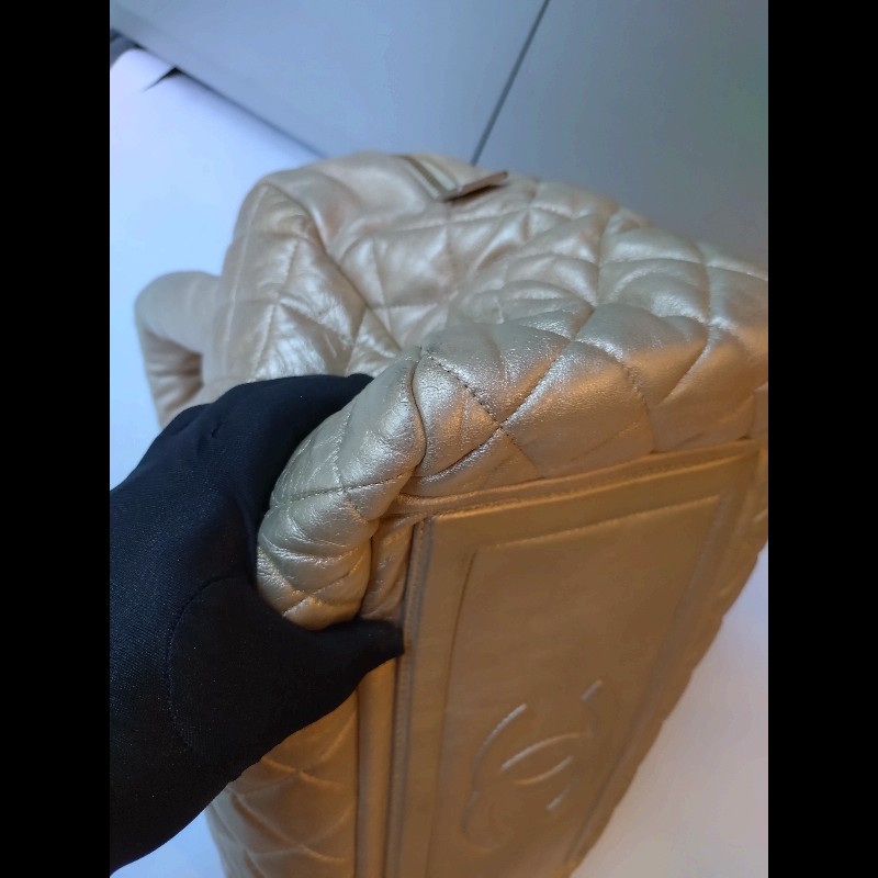 Chanel 金色皮革大保齡球包 cocoon-15