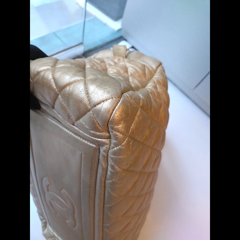 Chanel 金色皮革大保齡球包 cocoon-16