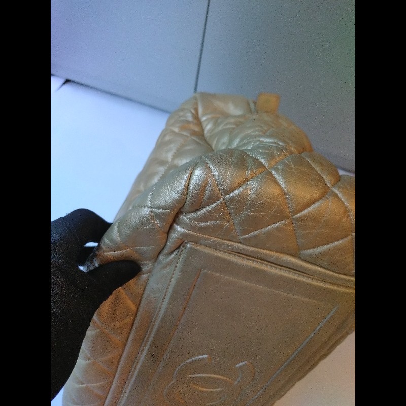 Chanel 金色皮革大保齡球包 cocoon-17