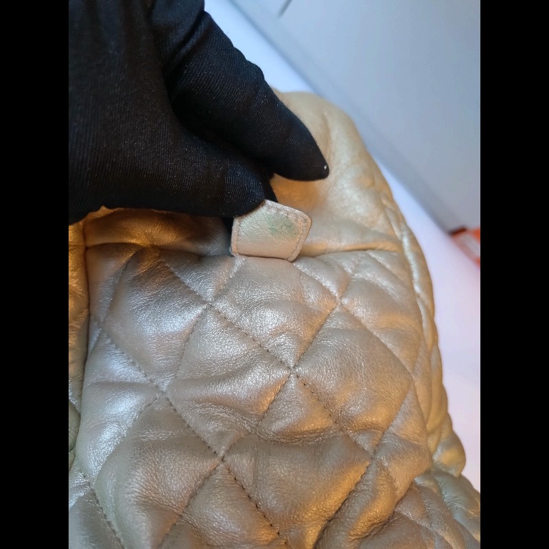 Chanel 金色皮革大保齡球包 cocoon-18