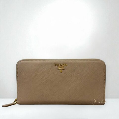 JS1239-PRADA 粉膚色金釦防刮牛皮ㄇ拉長夾