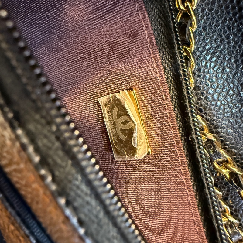 九五成新。經典CHANEL WOC 晶片版、全配、荔枝皮金鍊。信義A9購入-13
