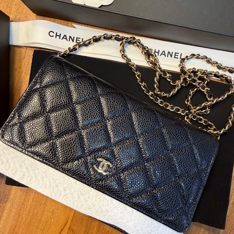 九五成新。經典CHANEL WOC 晶片版、全配、荔枝皮金鍊。信義A9購入-1