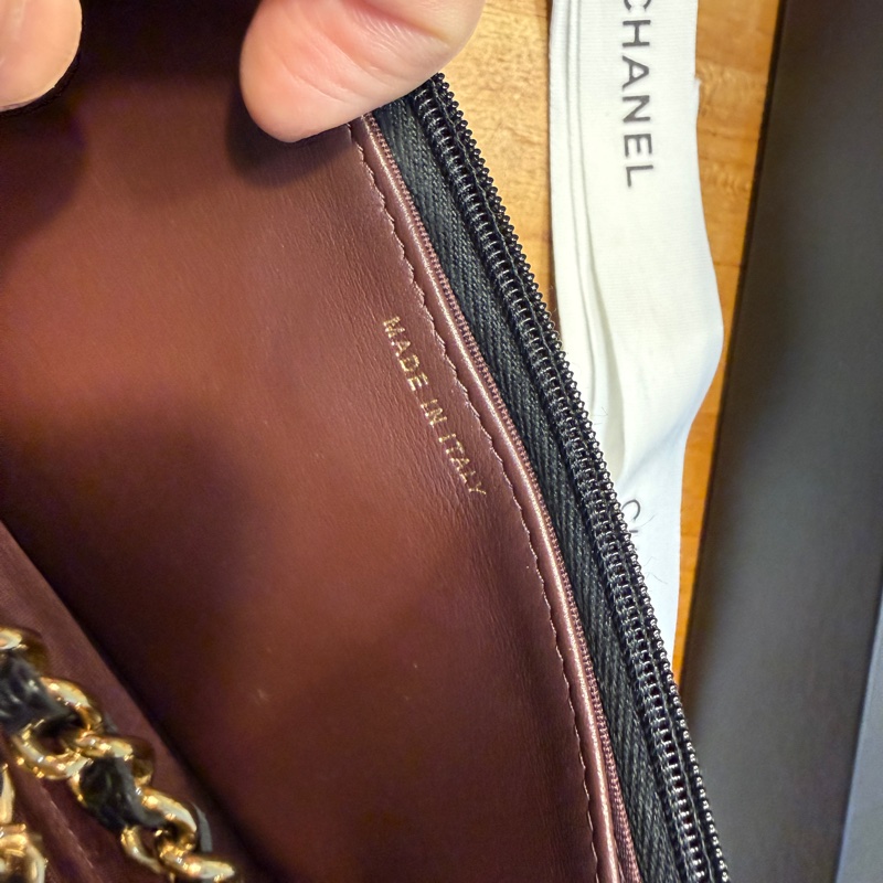 九五成新。經典CHANEL WOC 晶片版、全配、荔枝皮金鍊。信義A9購入-9