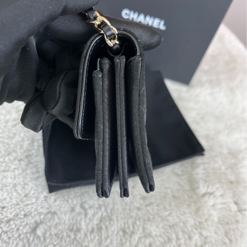 【全新大全套✨罕見款式❤️】Chanel香奈兒 山茶花蝴蝶結鏈條包 黑色緞面mini woc-8