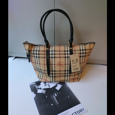 Burberry 黑把英系格紋PVC 扇形托特包
