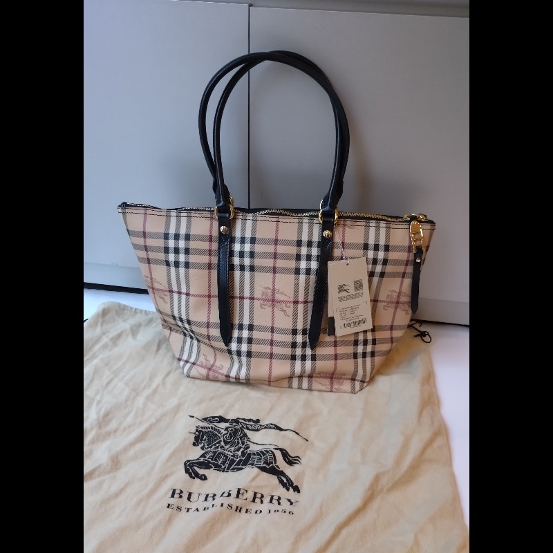 Burberry 黑把英系格紋PVC 扇形托特包-1