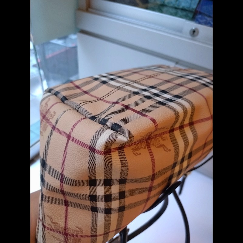Burberry 黑把英系格紋PVC 扇形托特包-5
