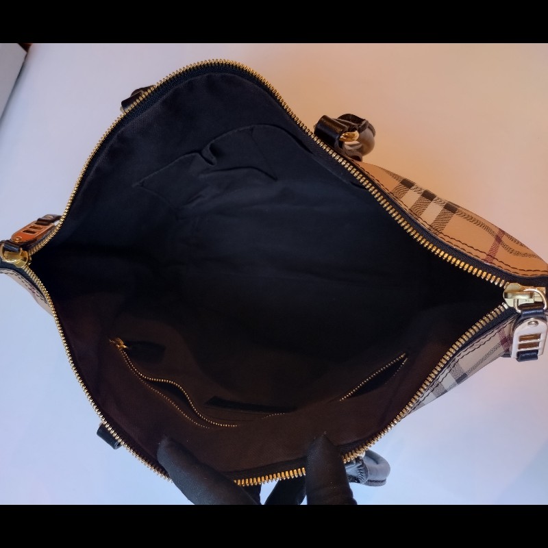 Burberry 黑把英系格紋PVC 扇形托特包-12