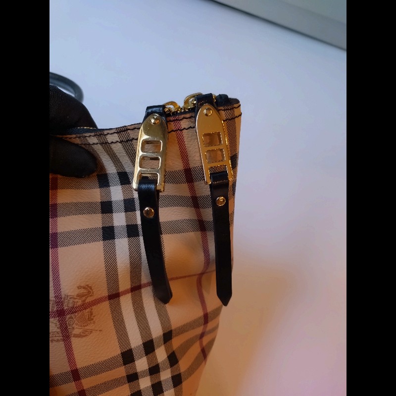 Burberry 黑把英系格紋PVC 扇形托特包-21
