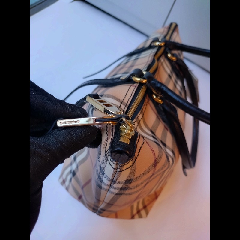 Burberry 黑把英系格紋PVC 扇形托特包-22