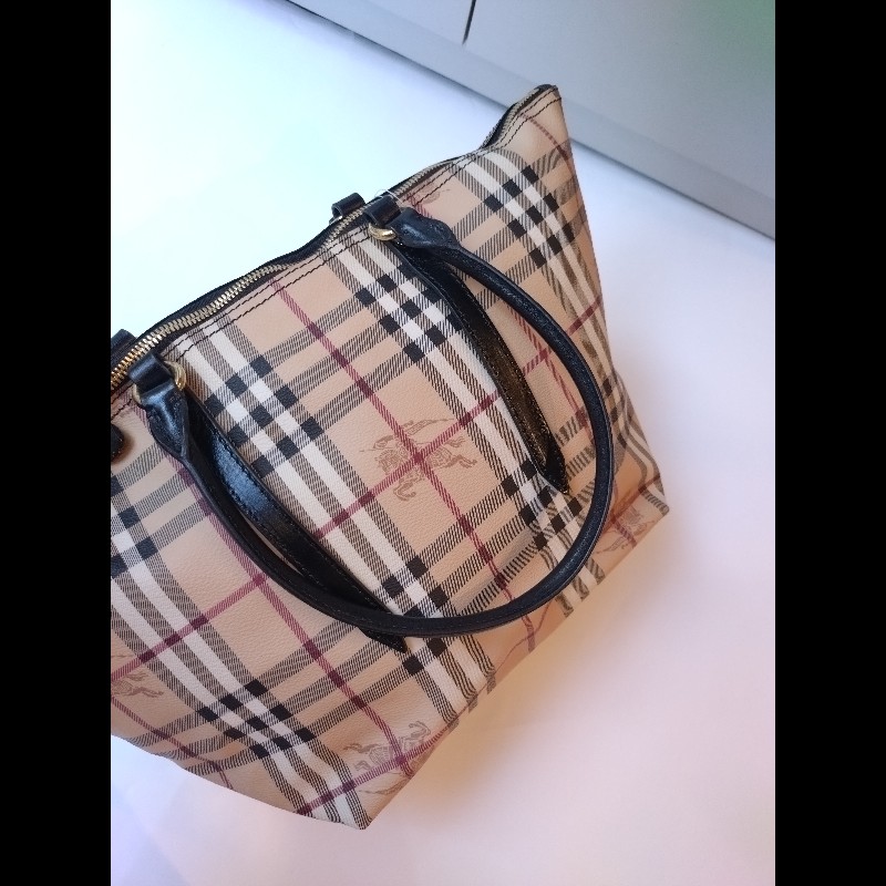 Burberry 黑把英系格紋PVC 扇形托特包-23