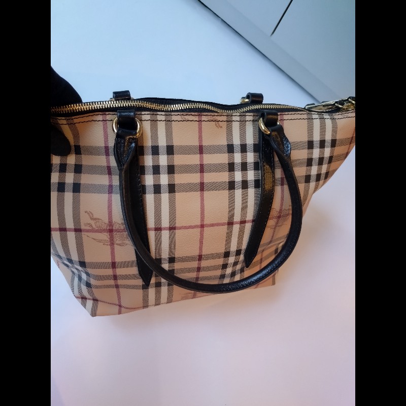 Burberry 黑把英系格紋PVC 扇形托特包-24