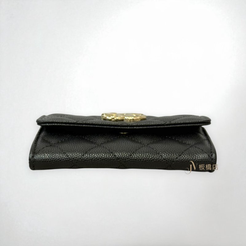 JS1421-CHANEL黑荔枝淡金雕刻雙C logo限量下蓋零錢卡包AP3978-4