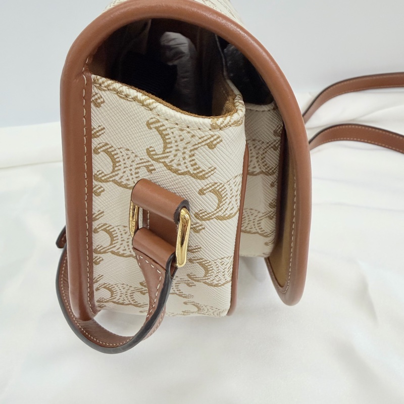 Lisa同款Celine 米白馬鞍包PVC咖牛皮邊金釦Medium folco-19