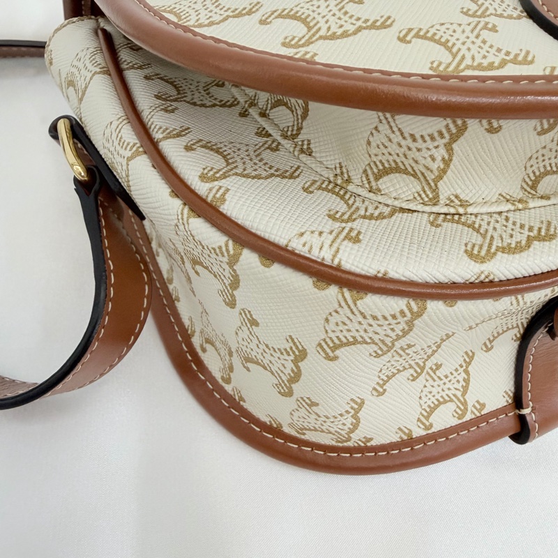 Lisa同款Celine 米白馬鞍包PVC咖牛皮邊金釦Medium folco-24