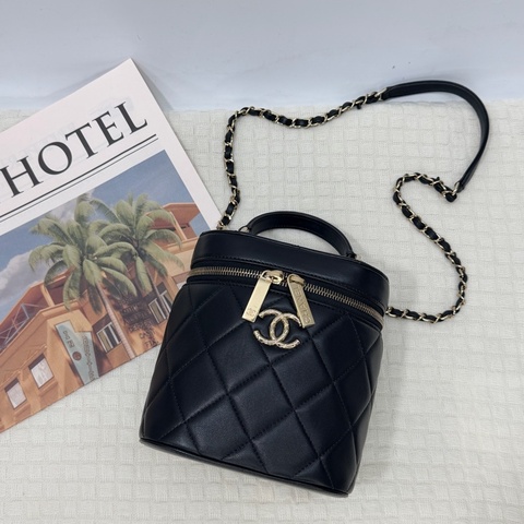 Chanel 黑羊皮菱格Trendy CC Vanity斜背化妝箱