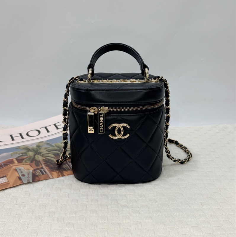 Chanel 黑羊皮菱格Trendy CC Vanity斜背化妝箱-1