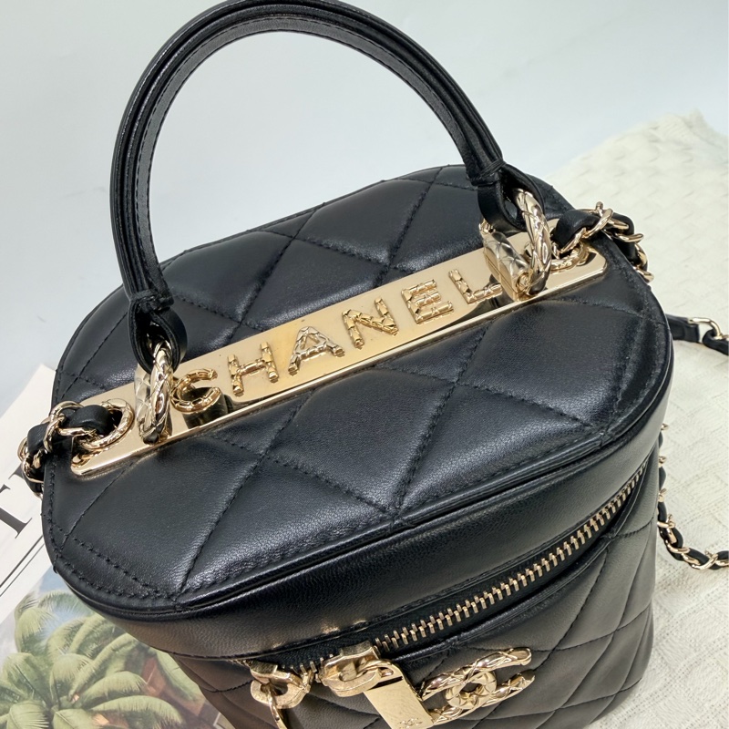 Chanel 黑羊皮菱格Trendy CC Vanity斜背化妝箱-6