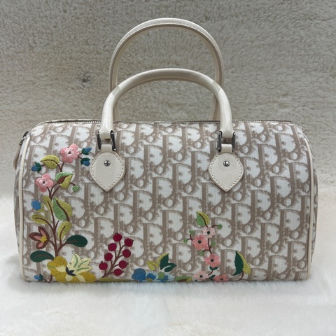 Christian Dior 的經典波士頓包 XC556