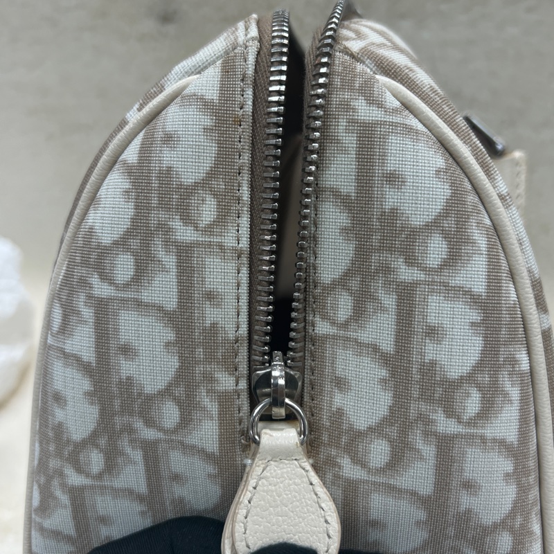 Christian Dior 的經典波士頓包 XC556-17