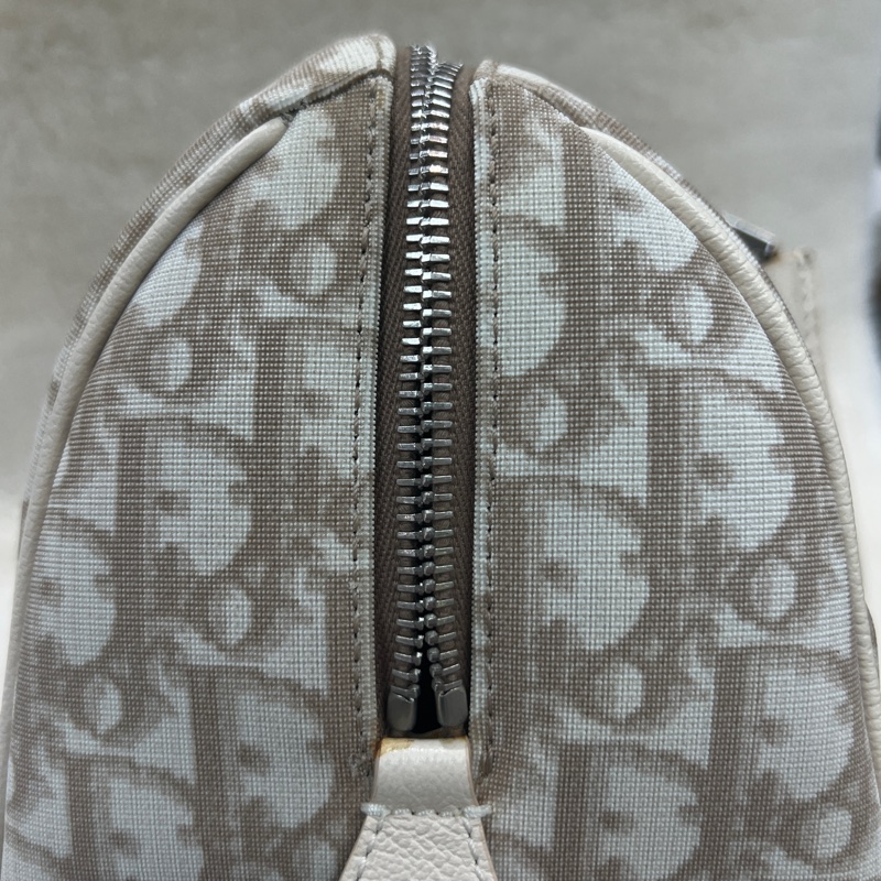 Christian Dior 的經典波士頓包 XC556-18