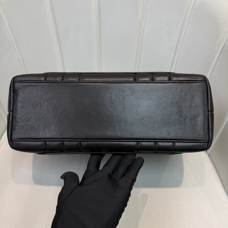 CHANEL 中古太陽花吊飾單肩斜揹袋 XC203-9