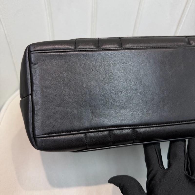 CHANEL 中古太陽花吊飾單肩斜揹袋 XC203-10