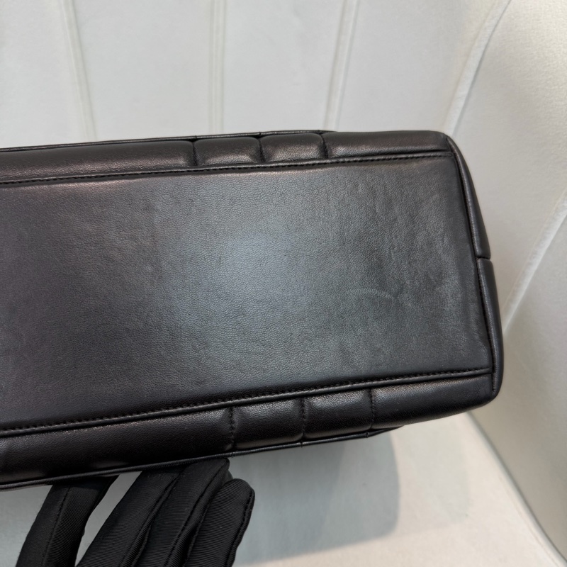 CHANEL 中古太陽花吊飾單肩斜揹袋 XC203-11