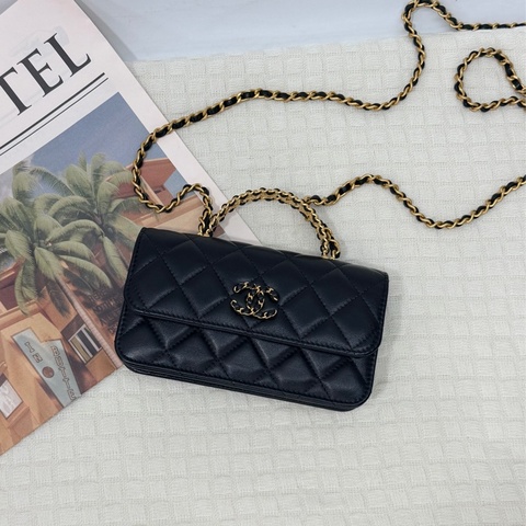 Chanel 黑羊皮金釦Logo 手把口蓋包