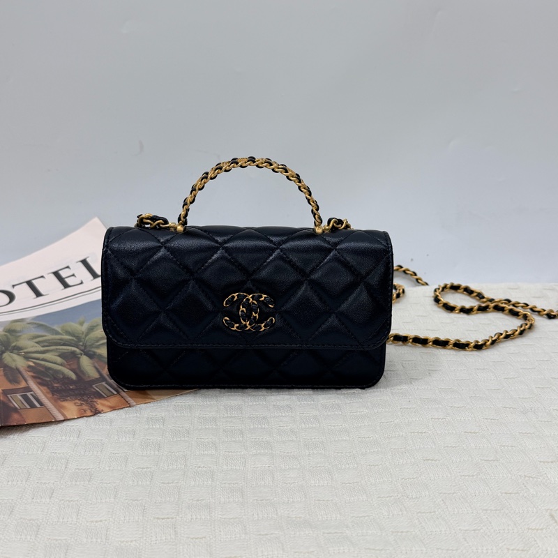 Chanel 黑羊皮金釦Logo 手把口蓋包-1