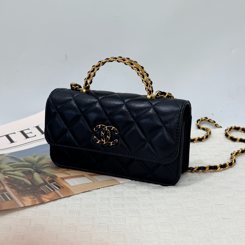 Chanel 黑羊皮金釦Logo 手把口蓋包-2