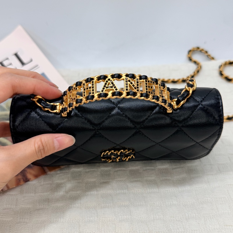 Chanel 黑羊皮金釦Logo 手把口蓋包-5