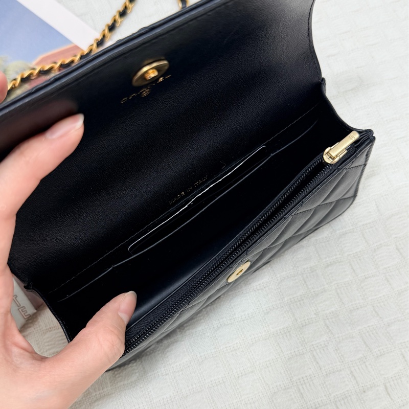Chanel 黑羊皮金釦Logo 手把口蓋包-8