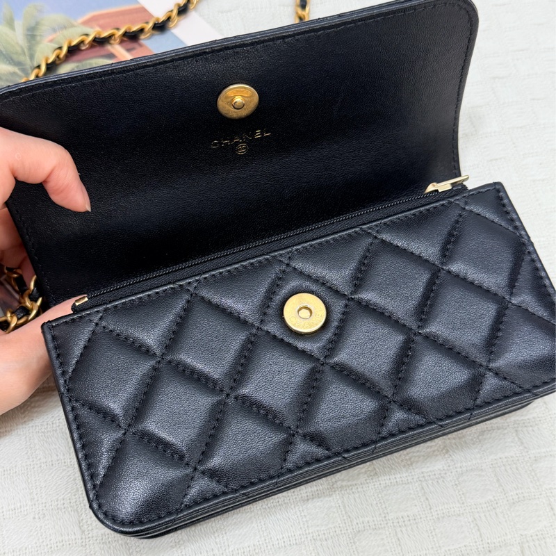 Chanel 黑羊皮金釦Logo 手把口蓋包-9