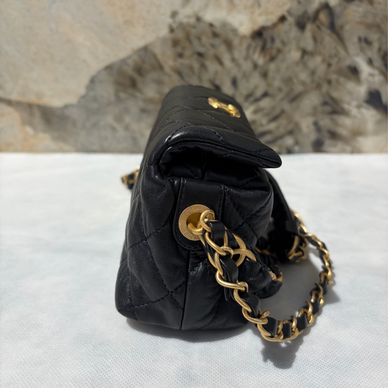 Chanel黑羊皮揉製羊皮霧金皮穿鍊二用便當包-小 HOBO-2