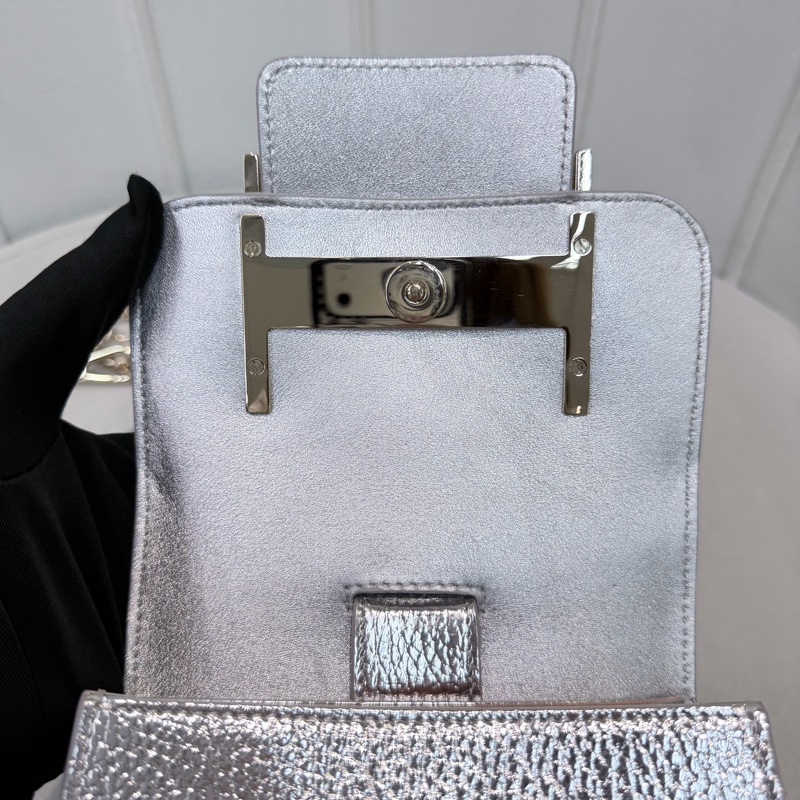Roger Vivier Tres Vivier mini 銀色 IA646-10