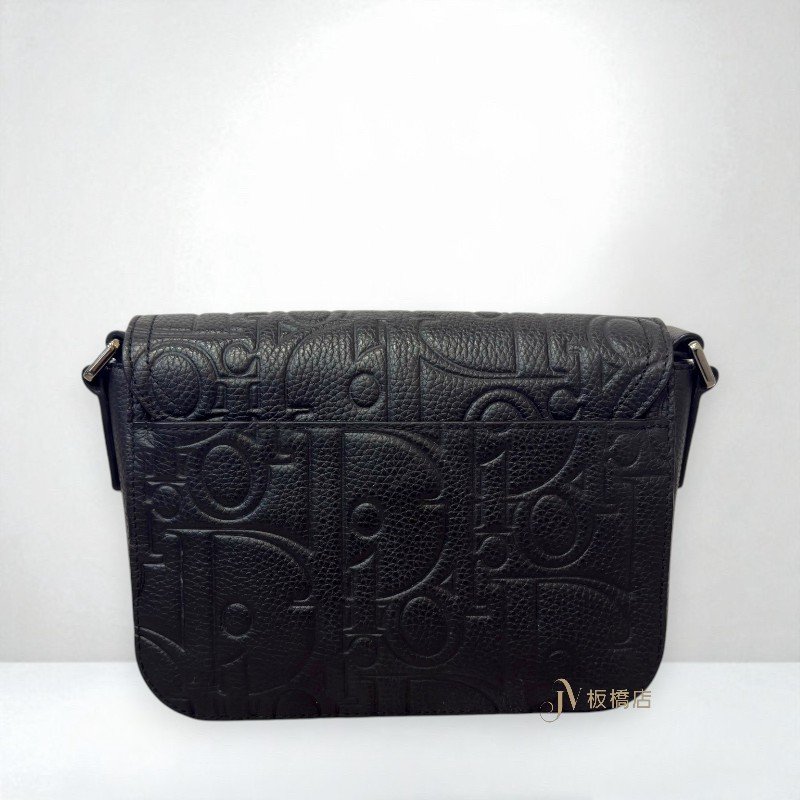 JS1439-DIOR SADDLE黑牛皮壓紋翻蓋郵差包小號1ADPO04LLG-3