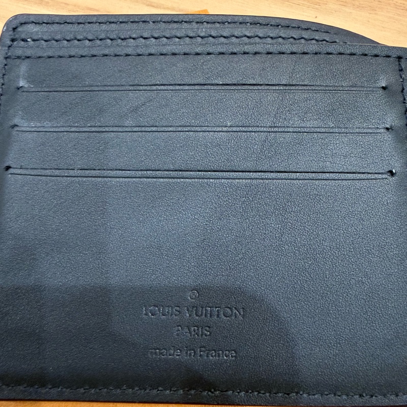 Louis Vuitton LV M69829 Multiple 質感小牛皮對開5卡短夾 黑-6