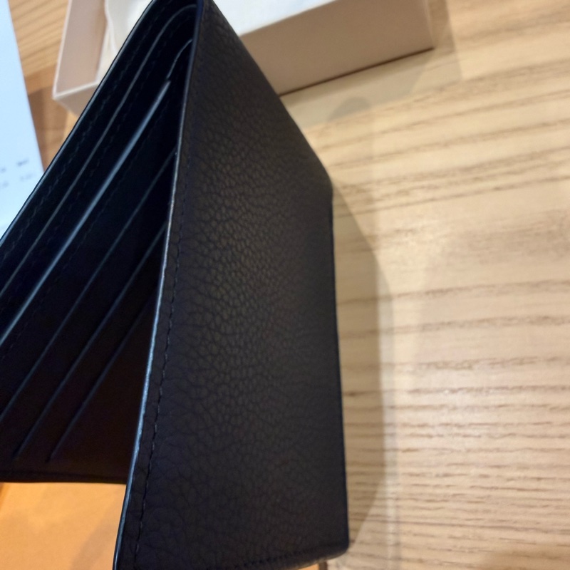 Louis Vuitton LV M69829 Multiple 質感小牛皮對開5卡短夾 黑-15