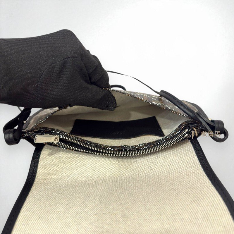 JS1443-Goyard 黑色Plumet Pocket Wallet斜背包-4