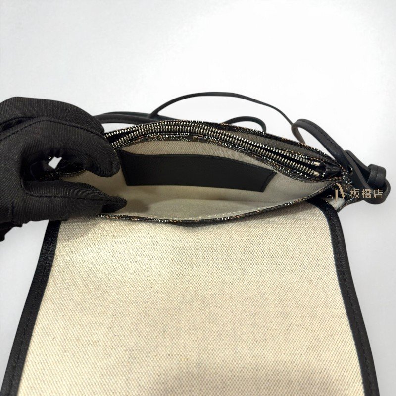 JS1443-Goyard 黑色Plumet Pocket Wallet斜背包-6