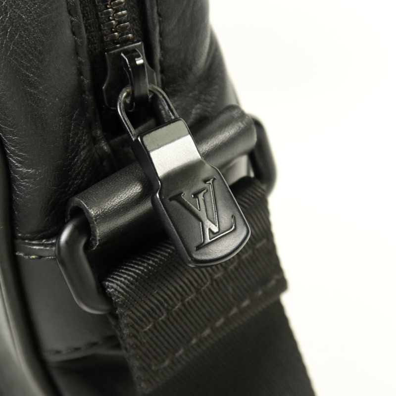 LOUIS VUITTON Monogram Shadow Danube PM肩背袋-5